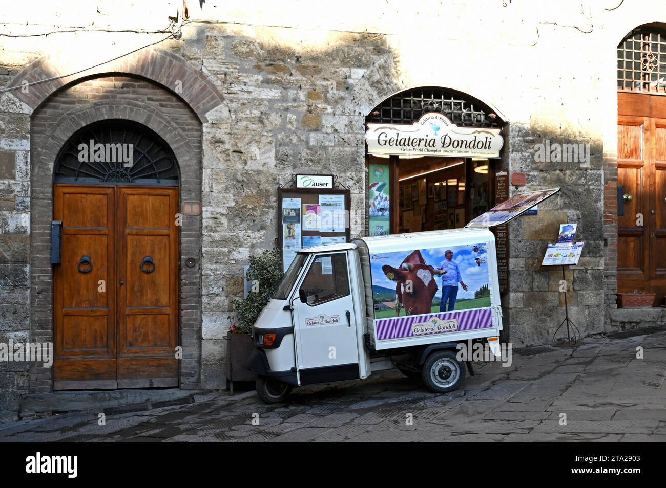 Gelateria dondoli hi-res stock photography and images - Alamy