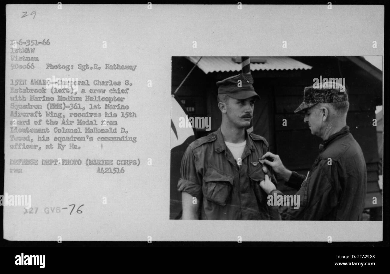 Ceremony on December 9, 1966: Marine Corps Corporal Charles S. Estabrook receives his 15th Air Medal award from Lieutenant Colonel McDonald D. Towse, commanding officer of Marine Medium Helicopter Squadron (HMM)-361, 1st Marine Aircraft Wing at Ky Ha. Photograph taken by Sergeant Re Hathaway. Defense Department Photo (Marine Corps). A4,21516 327 GVB-76. Stock Photo