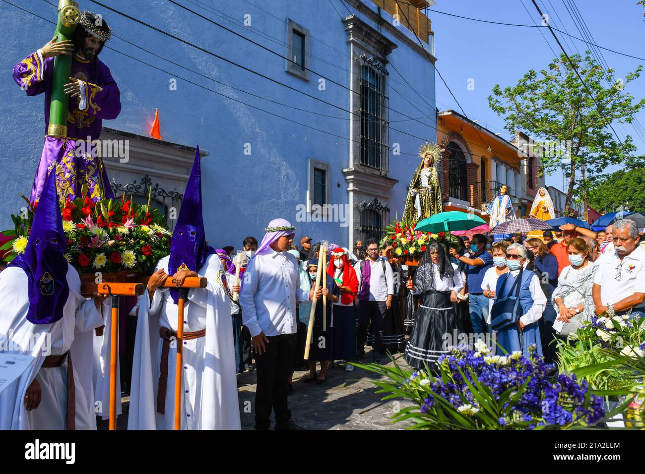 Churchgoers pray in front of neighbourhood altars during the Good Friday Silent procession, City of Oaxaca, Mexico Stock Photo