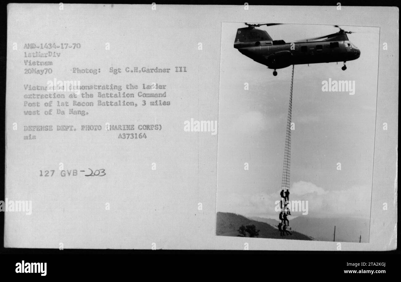 Vietnamese soldiers demonstrate ladder extraction at the Battalion Command Post of 1st Recon Battalion, located 3 miles west of Da Nang, Vietnam on May 20, 1970. The photo captures a military operation during the Vietnam War as helicopters are used to extract and insert troops. DEFENSE DEPT. PHOTO (HARINE CORPS) mis A373164 127 GVB-03. Stock Photo