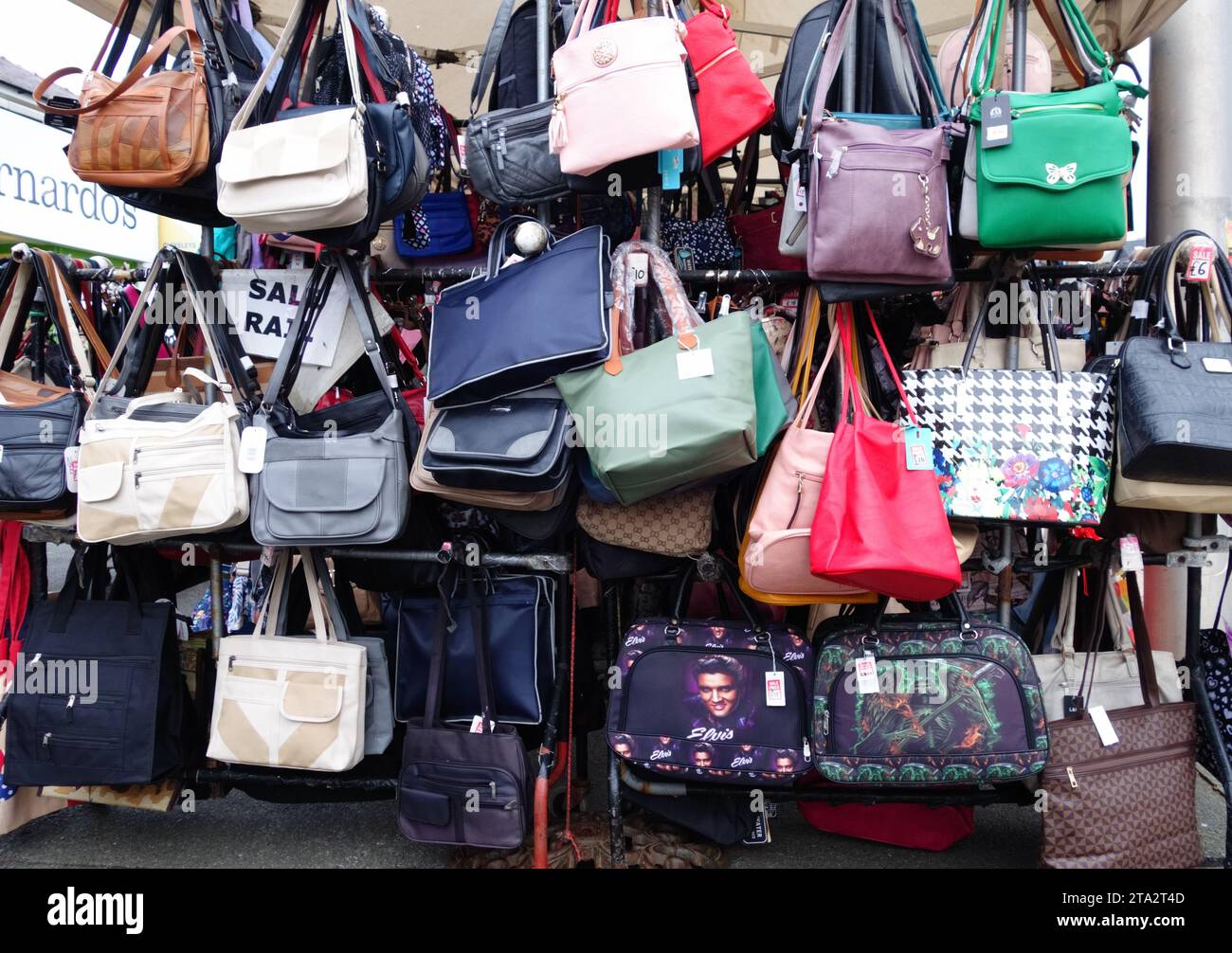 Stall leather handbags hi-res stock photography and images - Alamy