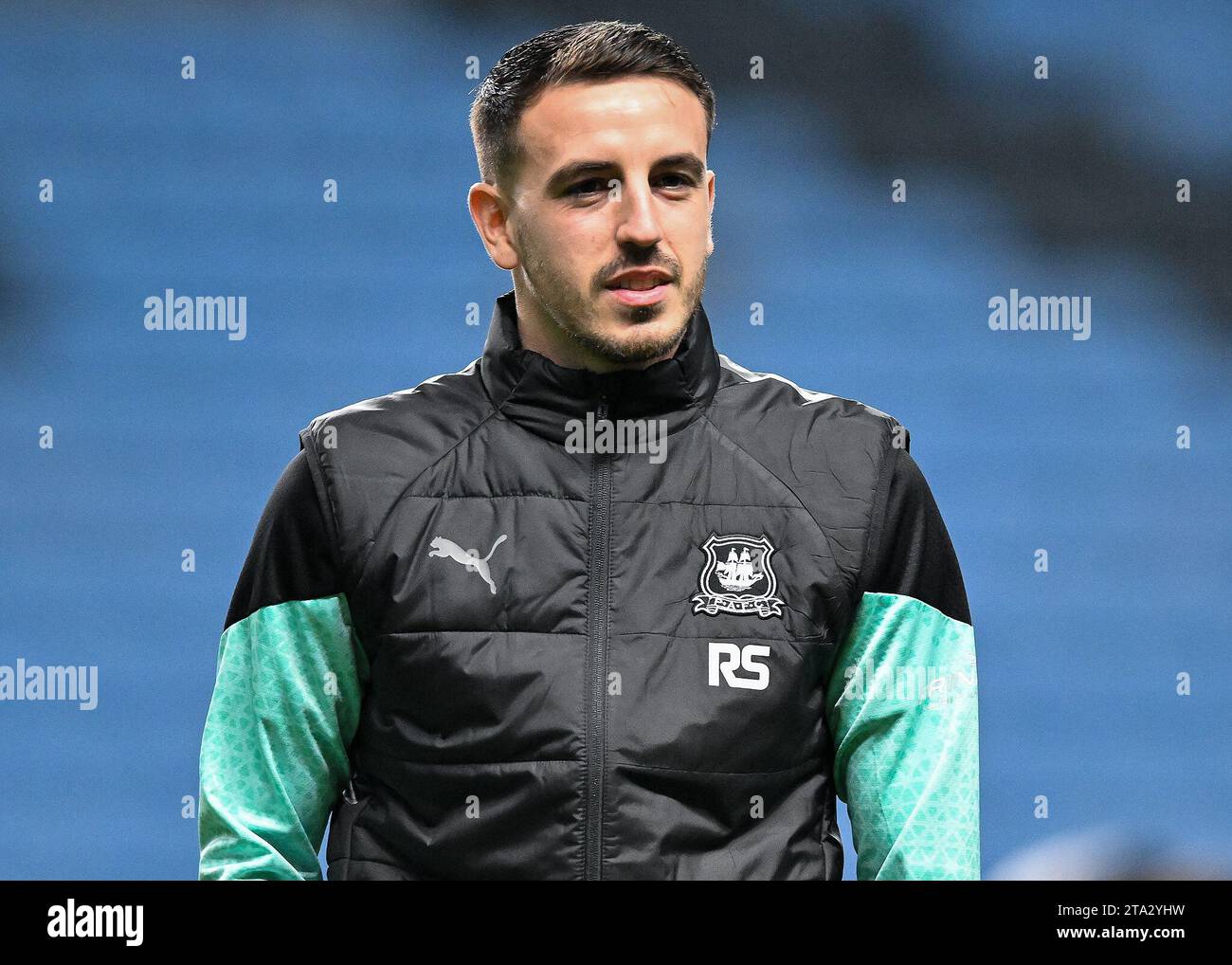 Julio Pleguezuelo 5 of Plymouth Argyle arrives during the Sky Bet