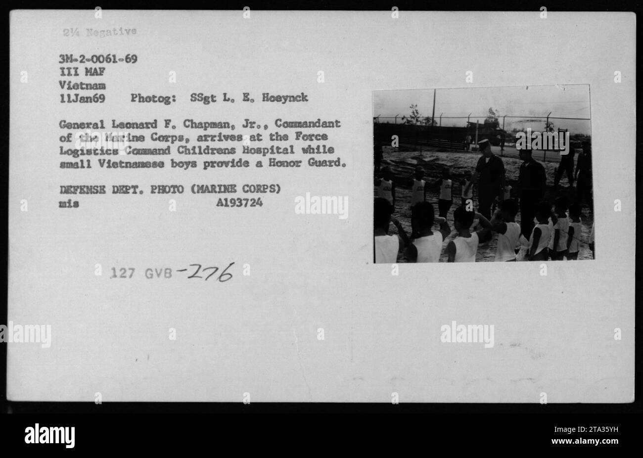 General Leonard F. Chapman, Jr., Commandant of the Marine Corps, arriving at Force Logistics Command Children's Hospital in Vietnam on January 11, 1969. Small Vietnamese boys providing an Honor Guard. DEFENSE DEPT. PHOTO (MARINE CORPS) mis A193724 127 GVB-276. Stock Photo