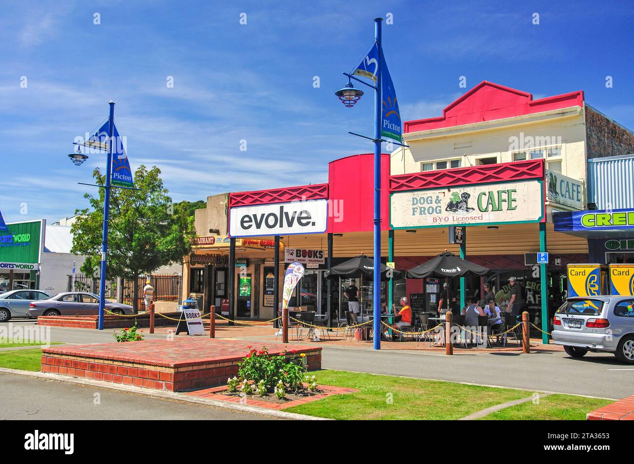 Dog & Frog Cafe, High Street, Picton, Queen Charlotte Sound, Marlborough Sounds, Marlborough Region, South Island, New Zealand Stock Photo