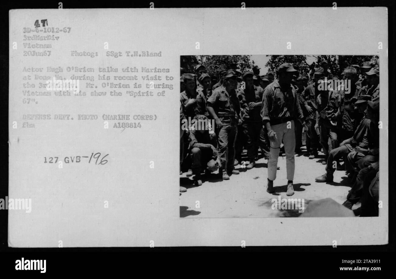 American actor Hugh O'Brien speaks with Marines at Dong Ha during his visit to the 3rd Marine Division in Vietnam. O'Brien, known for his show 'Spirit of 67,' was touring Vietnam to entertain troops. The photograph was taken on June 20, 1967, by Marine Corps photographer SSgt T.N. Bland. Stock Photo