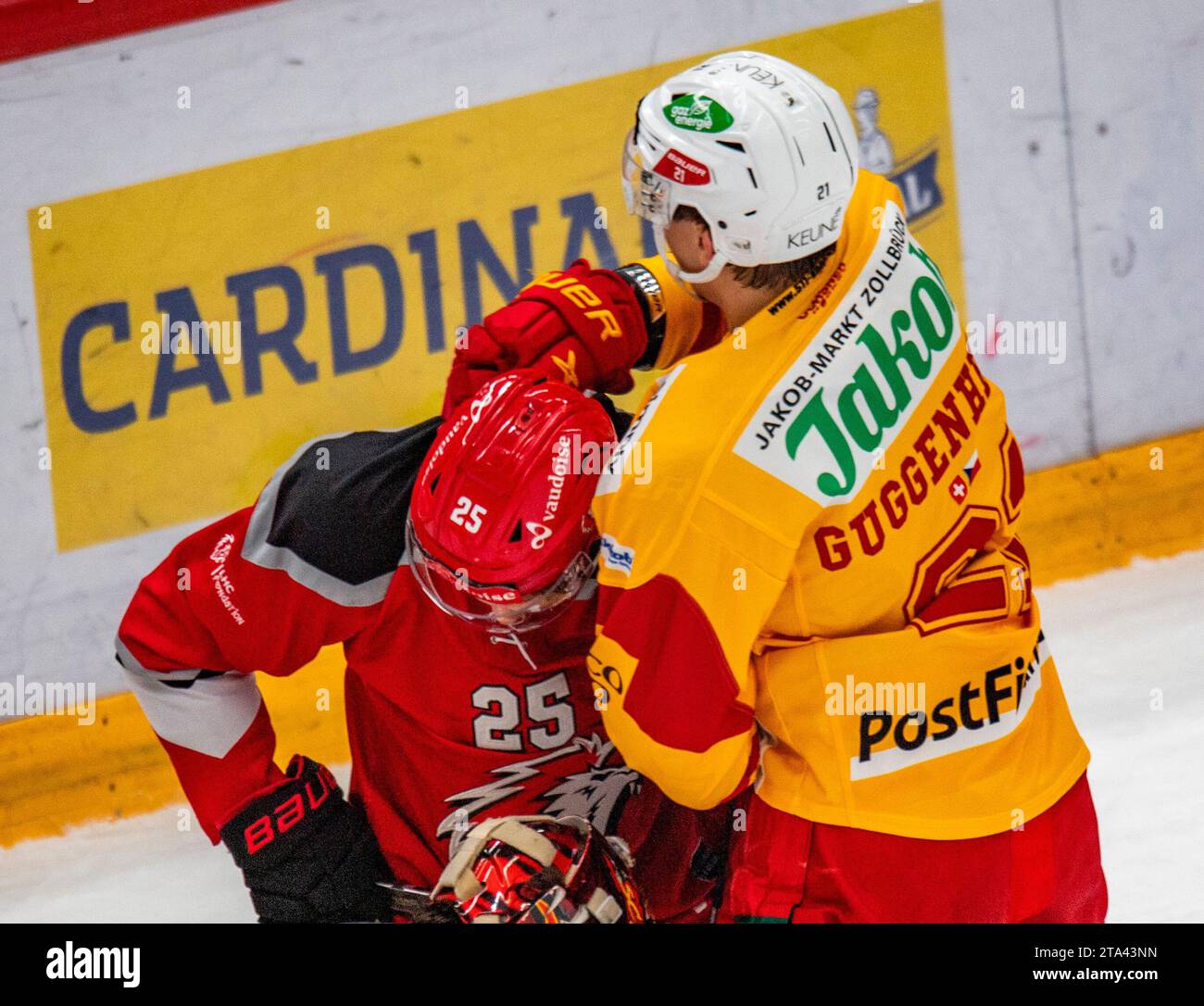 Lausanne, Switzerland. 11th Aug, 2023. A start a fight between Henrik Haapala of Lausanne HC and Bastian Guggenhein of SCL Tigers #21 during The ten years of club promotion. The match of the 27th day of the 2023-2024 season took place at the Vaudoise Arena in Lausanne between Lausanne HC and SCL Tigers. Lausanne HC won 6-2.(Photo by: Eric Dubost/Sipa USA) Credit: Sipa USA/Alamy Live News Stock Photo