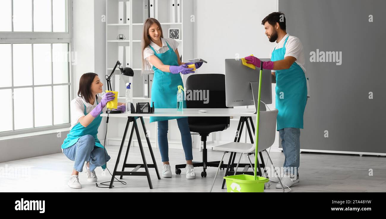 Cleaning tools women hi-res stock photography and images - Alamy