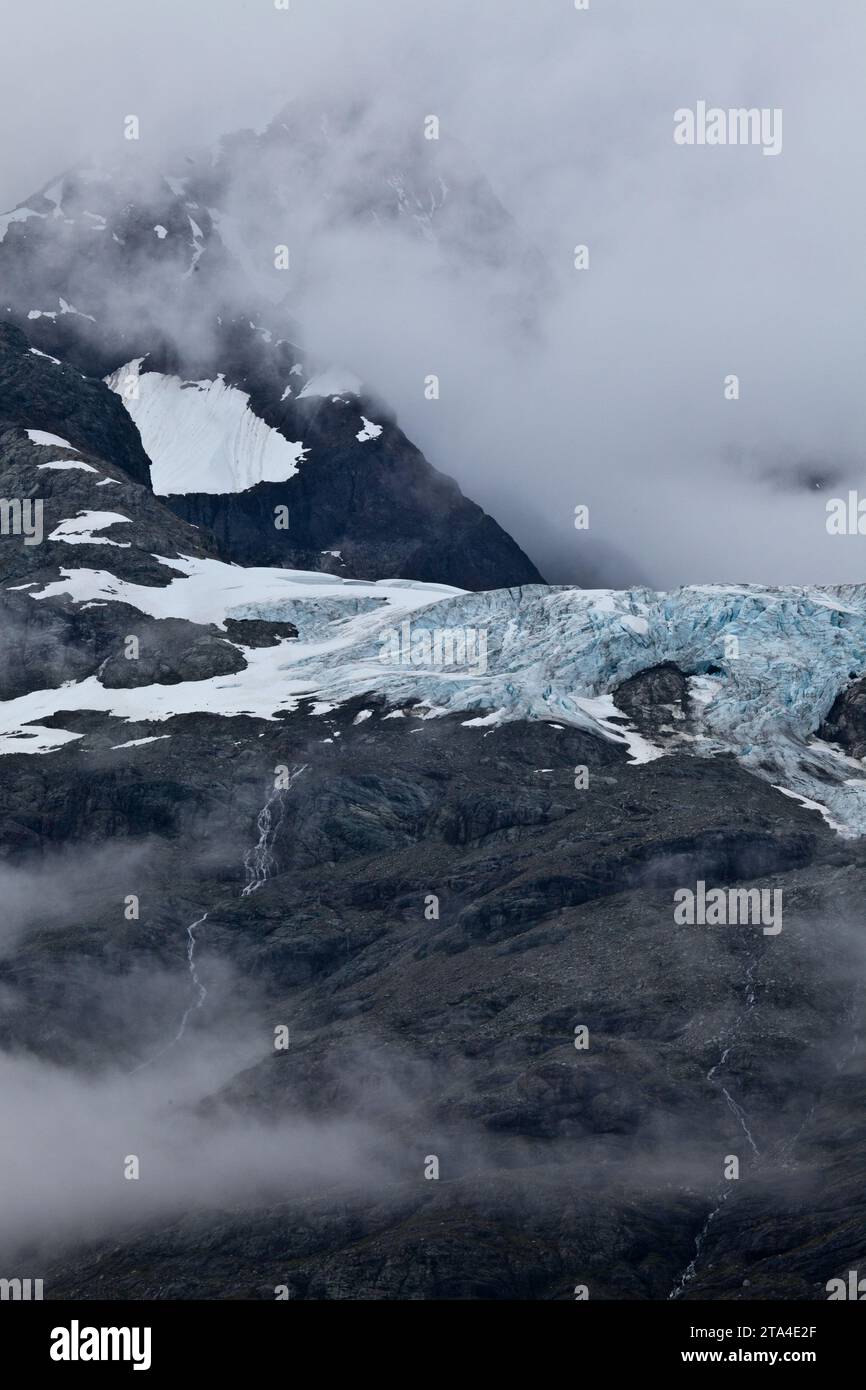 Snow patterns on a mountain Stock Photo - Alamy