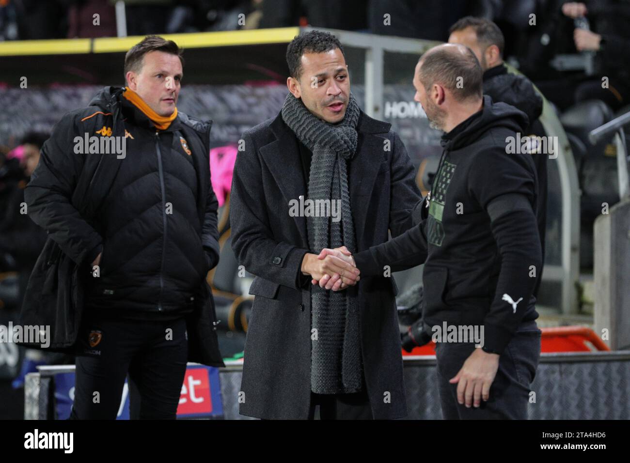 Hull, UK. 28th Nov, 2023. Liam Rosenior manager of Hull City meets with Rotherham United caretaker manager Wayne Carlisle right before kick off during the Sky Bet Championship match Hull City vs Rotherham United at MKM Stadium, Hull, United Kingdom, 28th November 2023 (Photo by James Heaton/News Images) in Hull, United Kingdom on 11/28/2023. (Photo by James Heaton/News Images/Sipa USA) Credit: Sipa USA/Alamy Live News Stock Photo