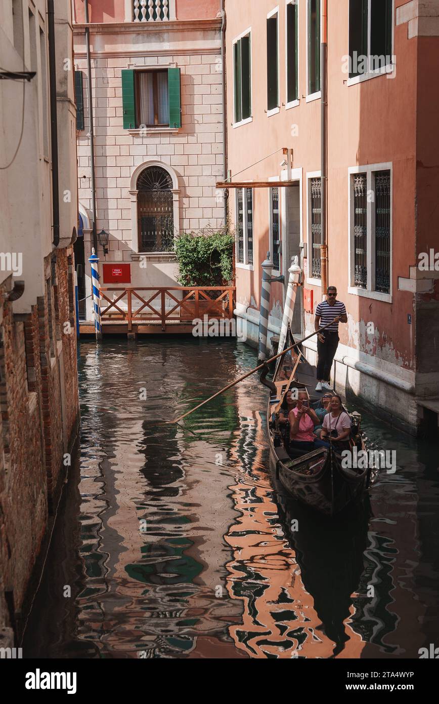 Empty canals hi-res stock photography and images - Alamy