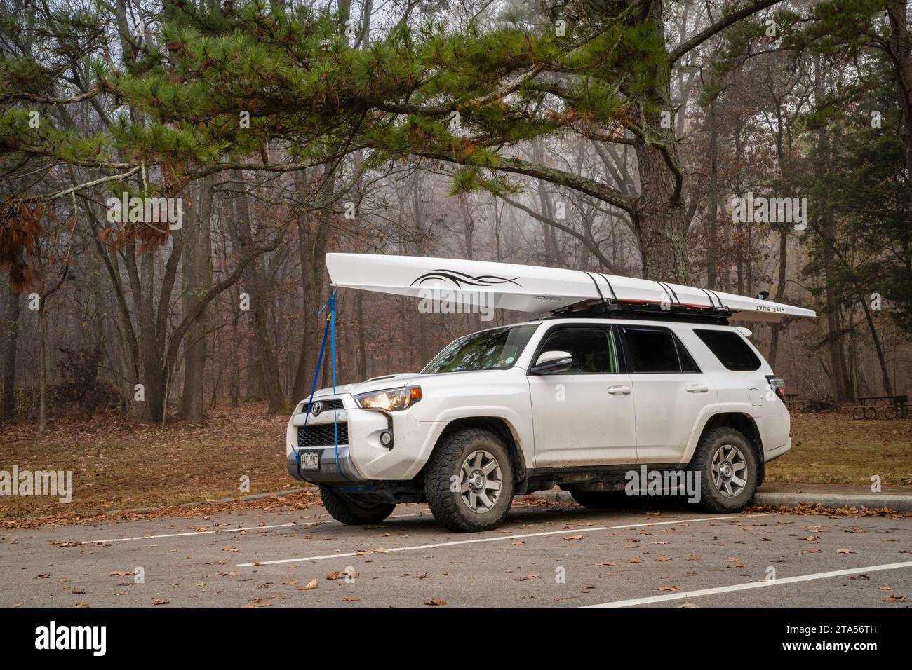Colbert Ferry Park, AL, USA - November 23, 2023: Toyota 4runner SUV with a rowing shell, LiteRace 1x by Liteboat on roof racks, November morning on a Stock Photo