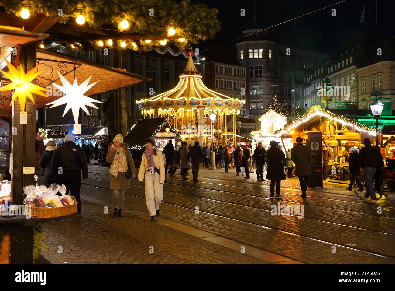 Der Weihnachtsmarkt auf dem Bremer Marktplatz. *** The Christmas market