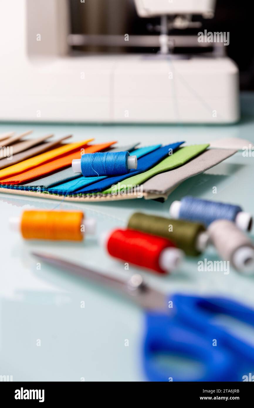 Tailors chalk and fabric hi-res stock photography and images - Alamy