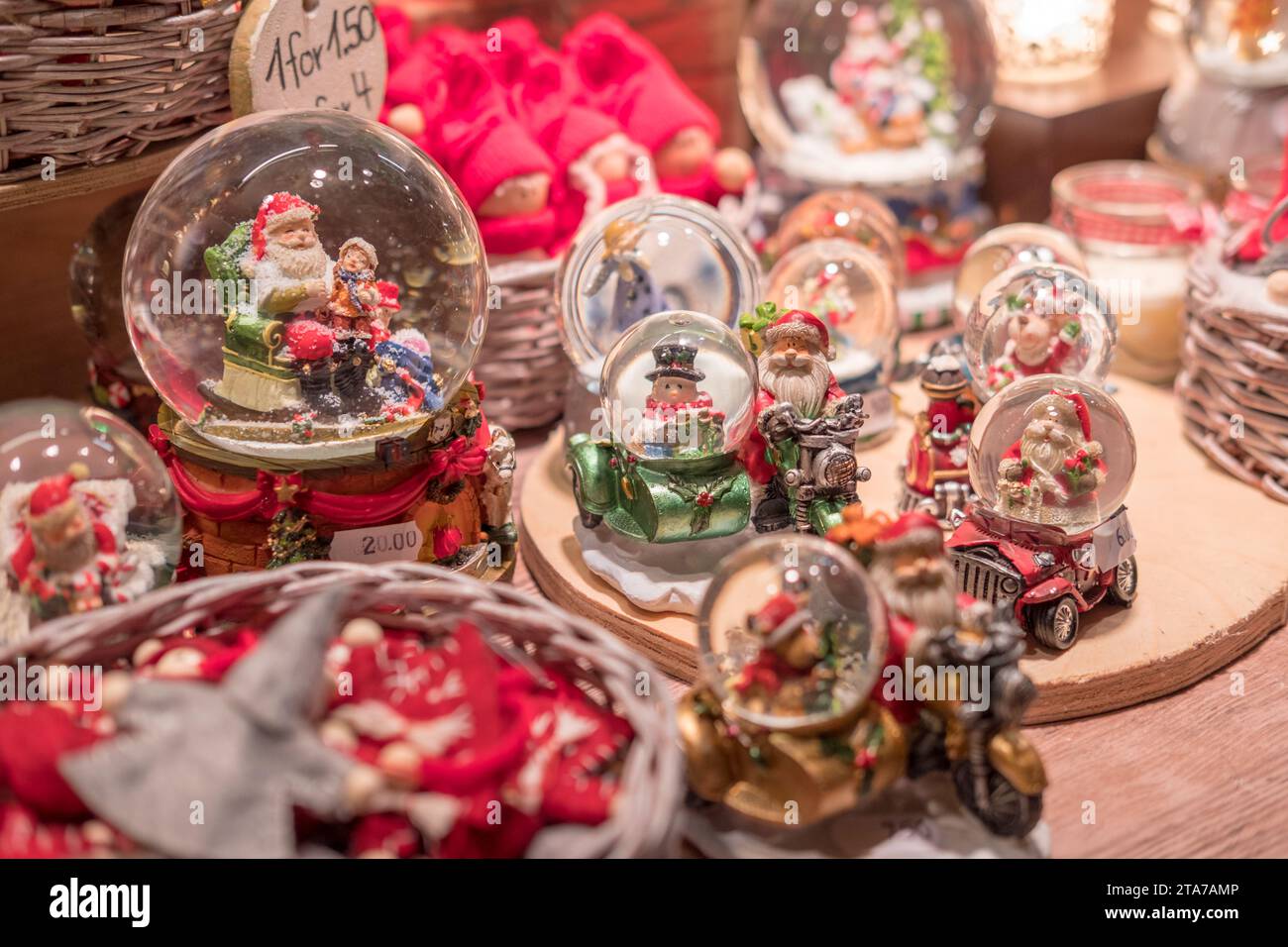 Snow globes hires stock photography and images Alamy