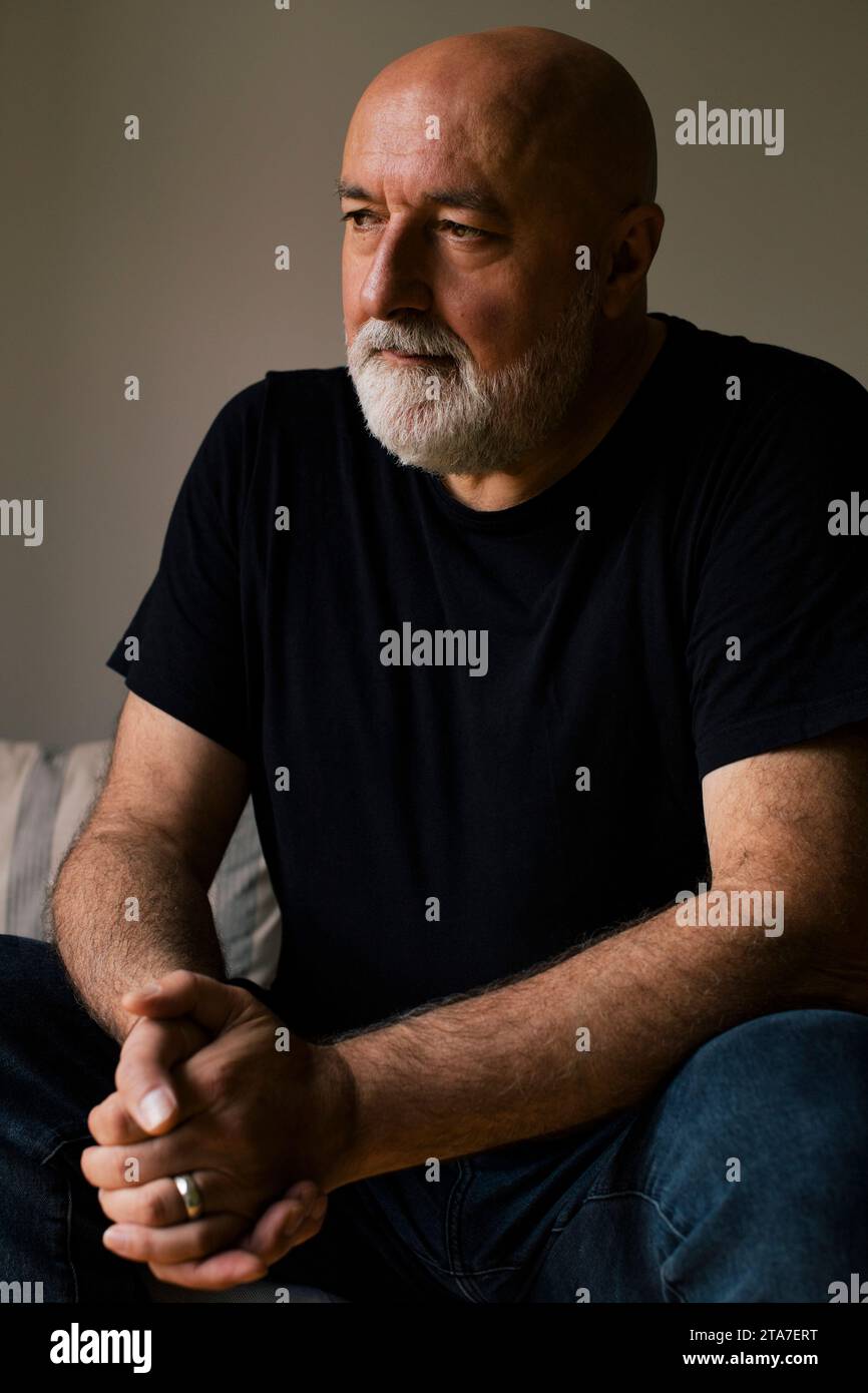 Sad man sitting hi-res stock photography and images - Alamy