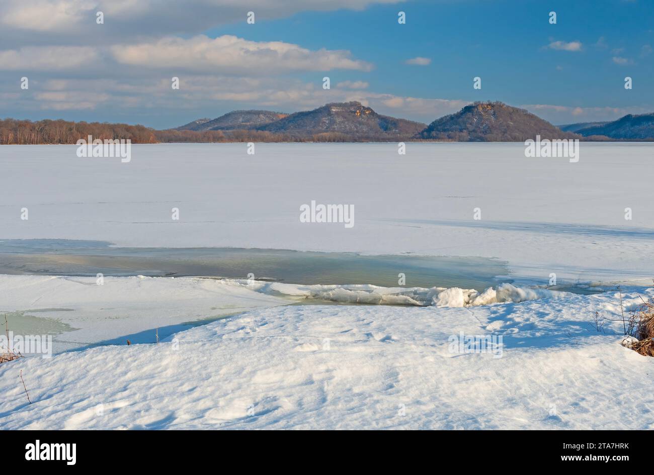 Wisconsin above frozen river hi-res stock photography and images - Alamy