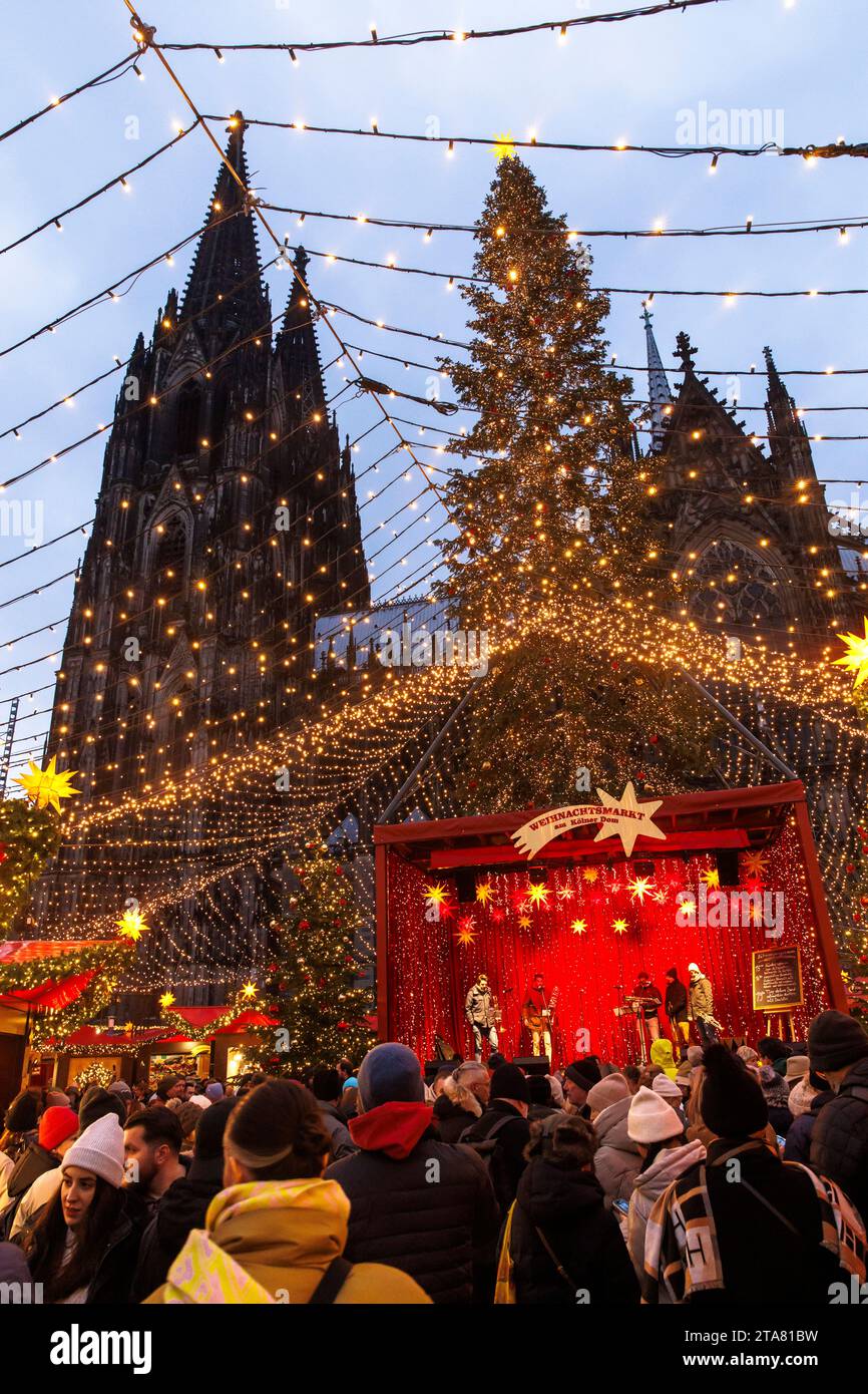 the Christmas market at Roncalliplatz in front of the cathedral