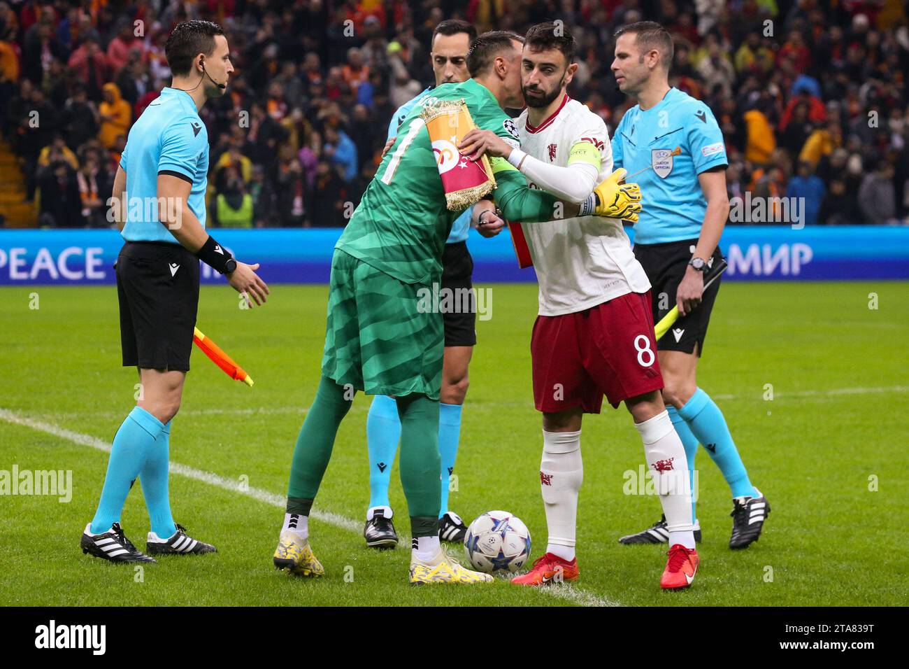 Istanbul, Turkey. 29th Nov, 2023. ISTANBUL, TURKEY - NOVEMBER 29: Fernando Muslera of Galatasaray AS interacts with Bruno Fernandes of Manchester United during the Group A - UEFA Champions League 2023/24 match between Galatasaray A.S. and Manchester United at the Ali Sami Yen Arena on November 29, 2023 in Istanbul, Turkey. ( Credit: BSR Agency/Alamy Live News Credit: BSR Agency/Alamy Live News Stock Photo