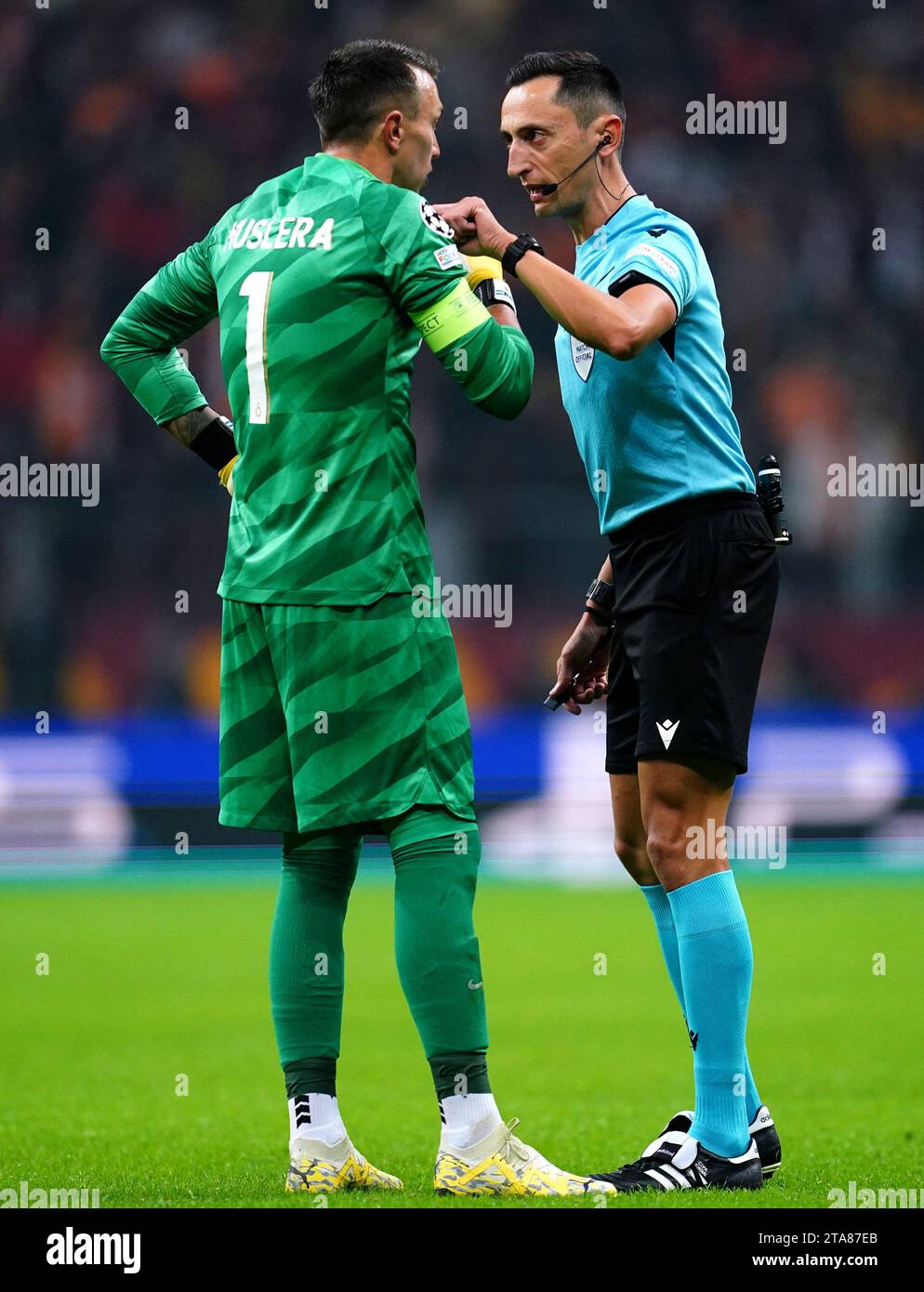 Referee Jose Maria Sanchez Martinez speaks to Galatasaray goalkeeper Fernando Muslera during the UEFA Champions League Group A match at RAMS Park, Istanbul. Picture date: Wednesday November 29, 2023. Stock Photo