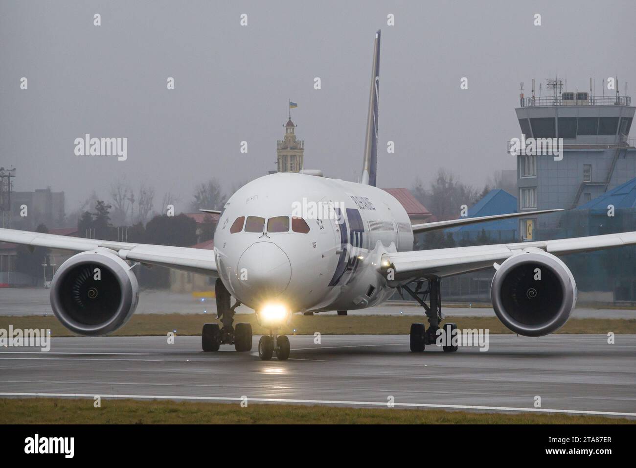 Cockpit boeing 787 dreamliner plane hi-res stock photography and images -  Page 2 - Alamy