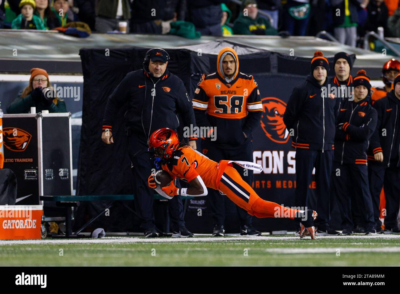 oregon-state-beavers-wide-receiver-silas-bolden-7-makes-a-catch-during