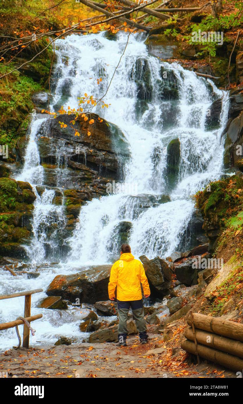 Dynamic scene unfolds hi-res stock photography and images - Alamy
