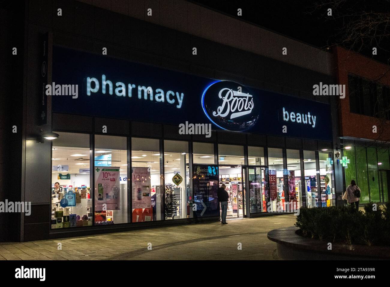 Boots Pharmacy at Night, Didcot, Oxfordshire Stock Photo Alamy