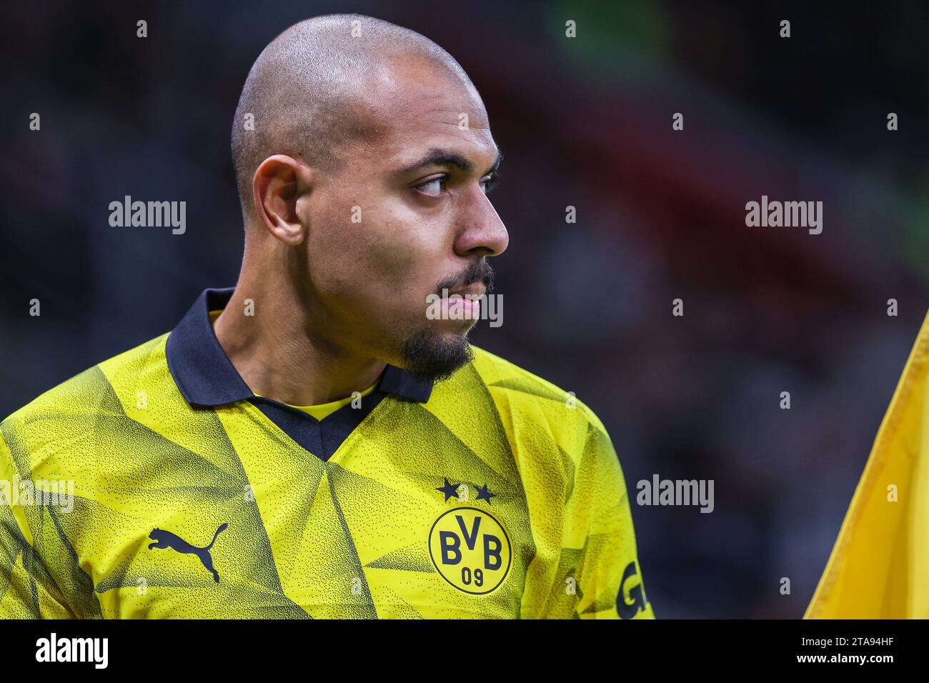 donyell-malen-of-borussia-dortmund-looks-on-during-the-uefa-champions