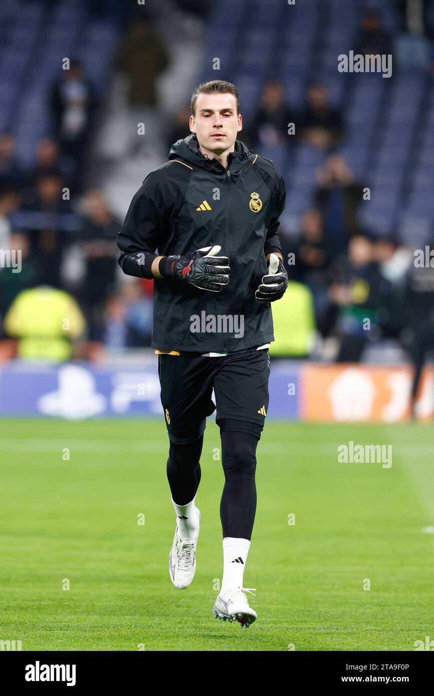 Andriy Lunin of Real Madrid warms up during the UEFA Champions League ...