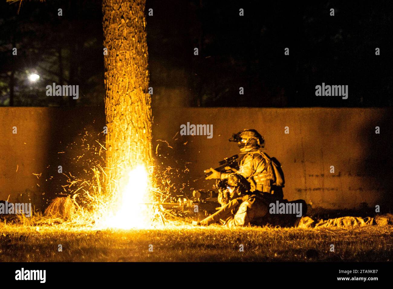 Suprising Fire Camp Lejeune, North Carolina, USA. 20th Nov, 2023. U.S. Marines with ...