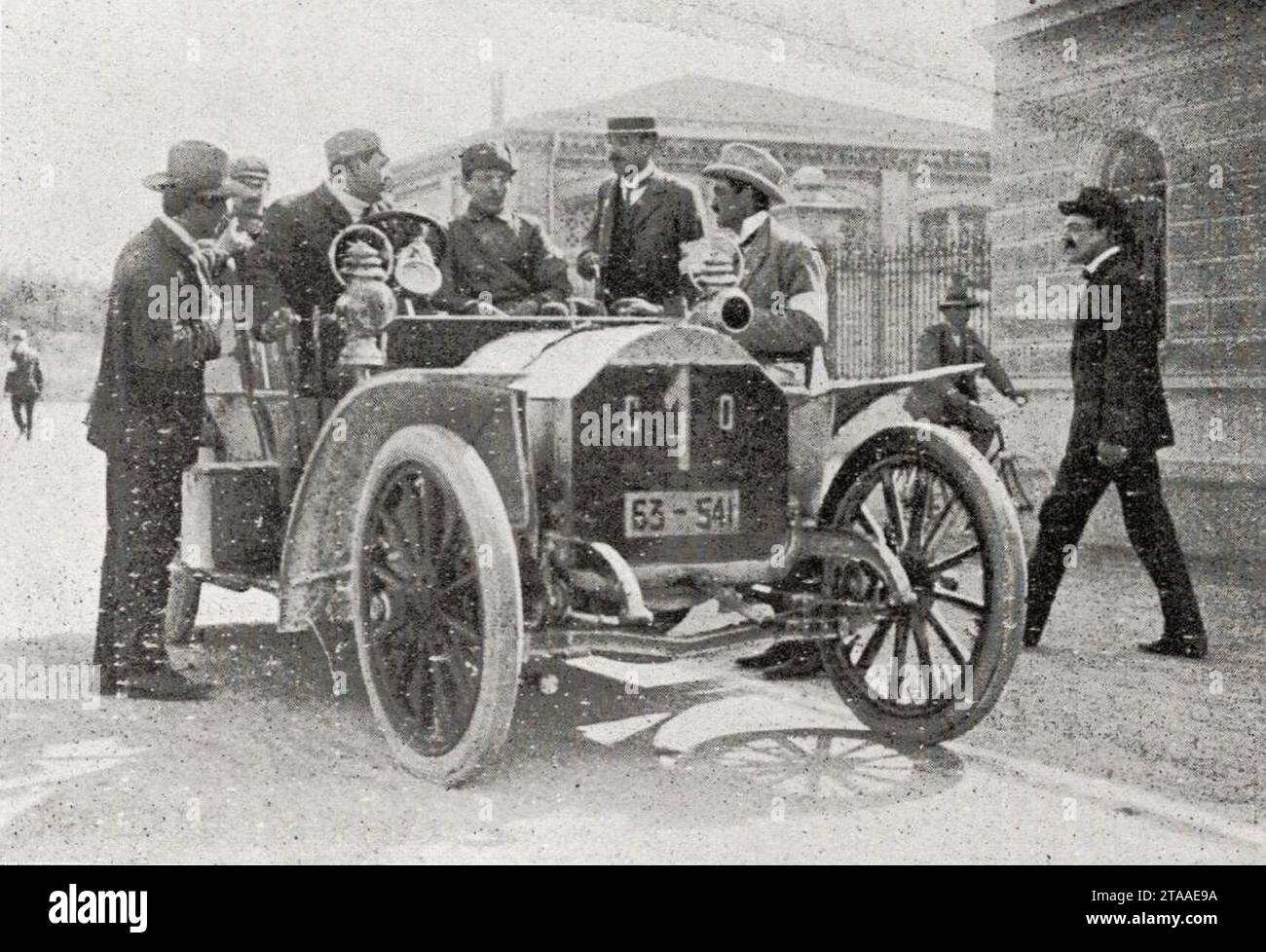 Vincenzo Lancia vainqueur de la Coupe d'Or le 24 mai 1906, sur F.I.A.T 24-40 hp à Milan. Stock Photo