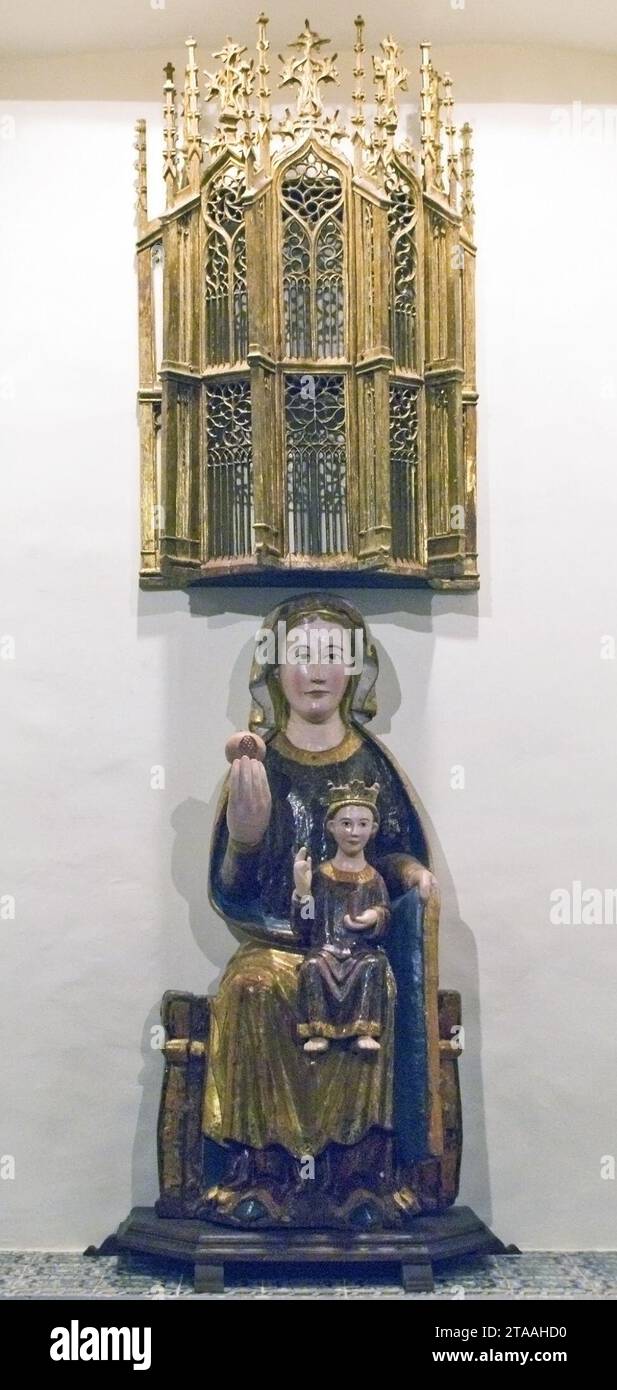 Virgen con el Niño (siglo XIII, Stock Photo