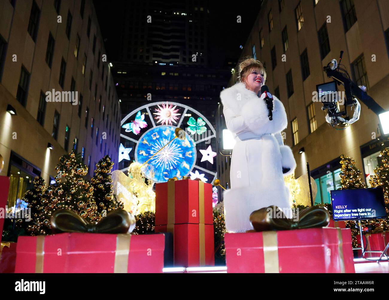 New York, United States. 29th Nov, 2023. Kelly Clarkson hosts the 91st