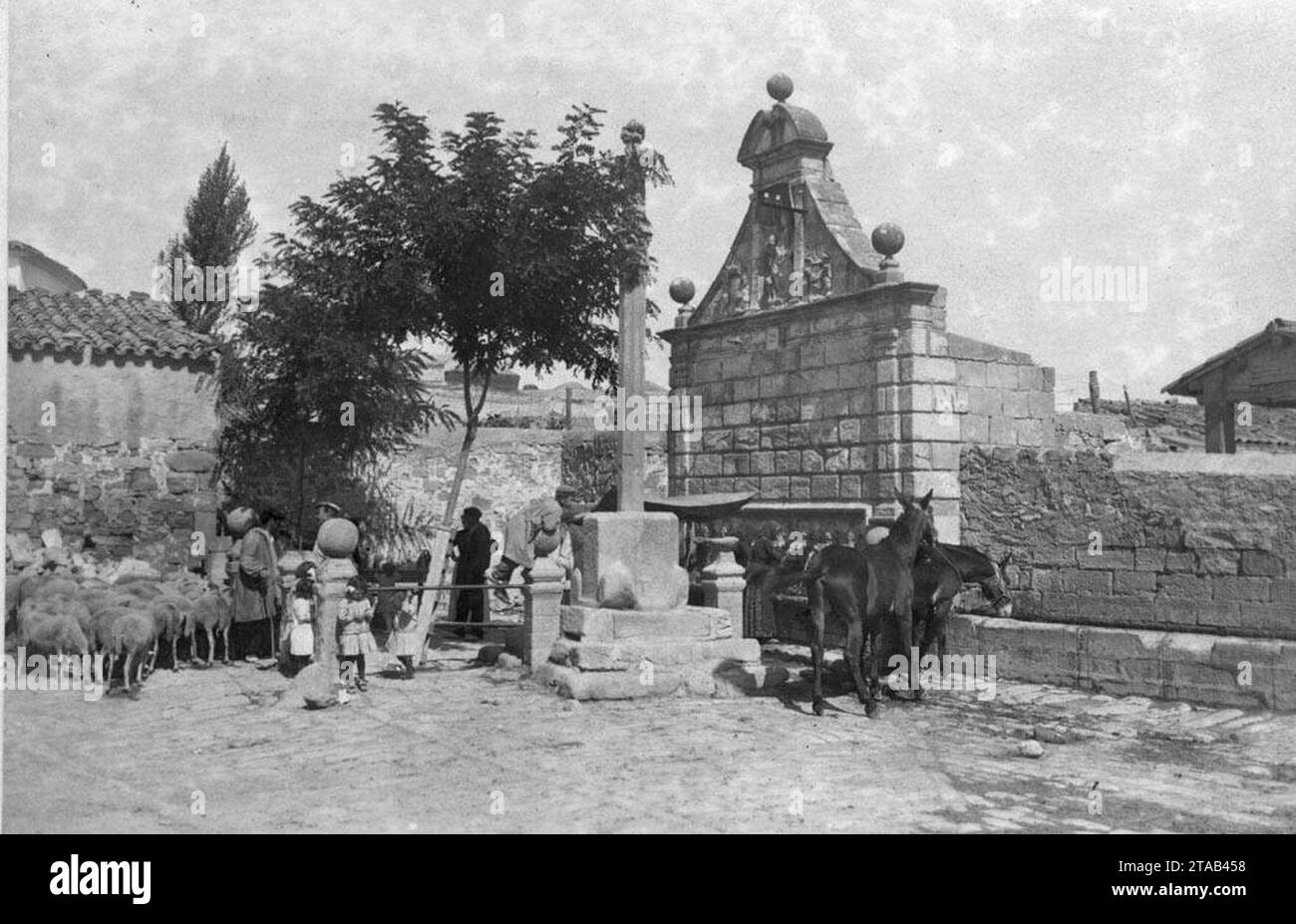 Vista general de les Fonts dels Comtes de Santa Coloma de Queralt amb una creu gòtica al davant. Stock Photo