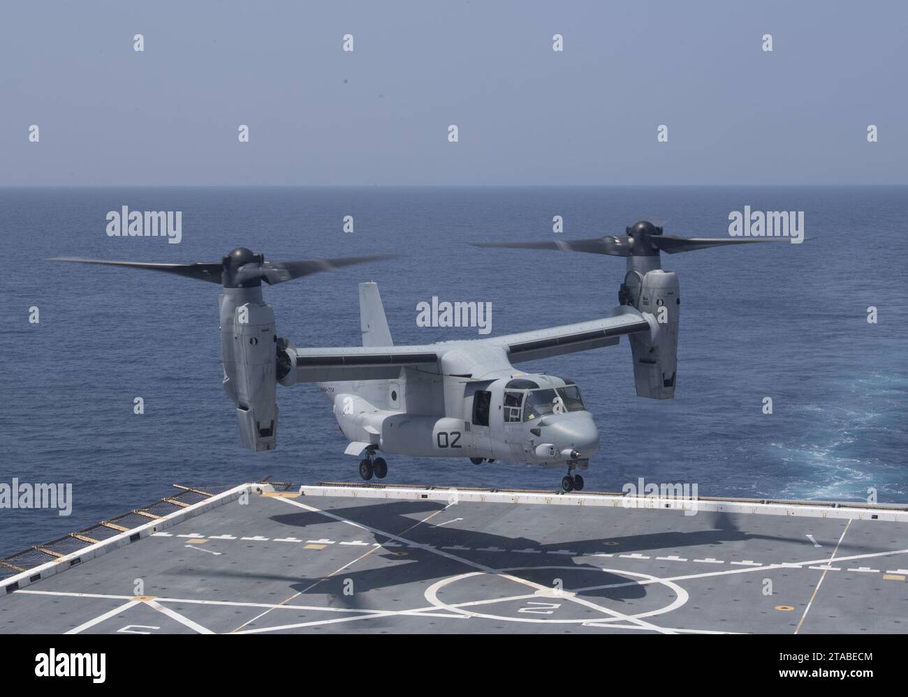 VMM-774 MV-22B lands on USS New York Stock Photo - Alamy