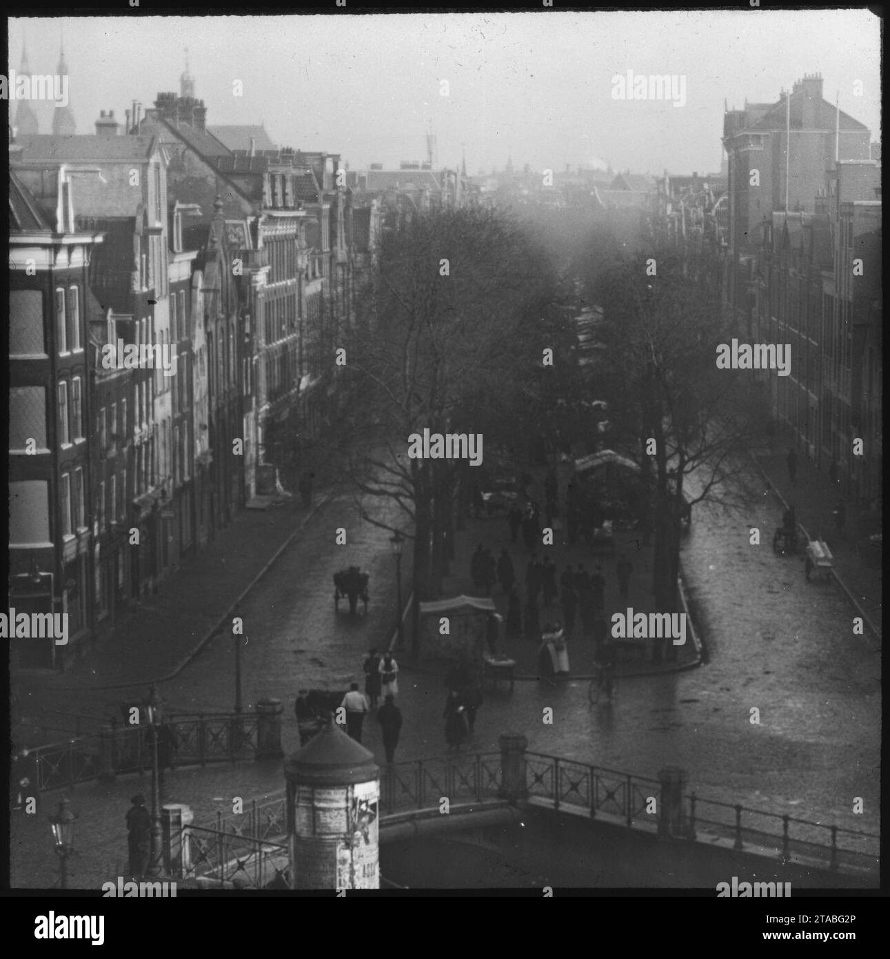Vogelvlucht van de Westerstraat, gezien in noordoostelijke richting met in het verschiet het koepeltorentje van de Noorderkerk en de torens van rooms-katholieke kerk De Posthoorn, Stock Photo