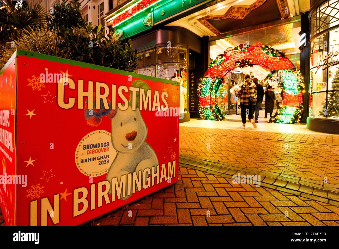 The view along New Street during Birmingham Frankfurt Christmas Market. The largest authentic German Christmas market outside of Germany or Austria. This year saw the iconic City Centre fountain 'Floozie in the Jacuzzi' bathed in red and green light joining other attractions welcoming the thousands of visitors from all over the world. Over 100 stalls lined the main streets in the City Centre and the market will be open until Christmas Eve.  Birmingham's Frankfurt Christmas Market offers a large range of traditional goods and gifts and a selection of tempting food and drink. Stock Photo