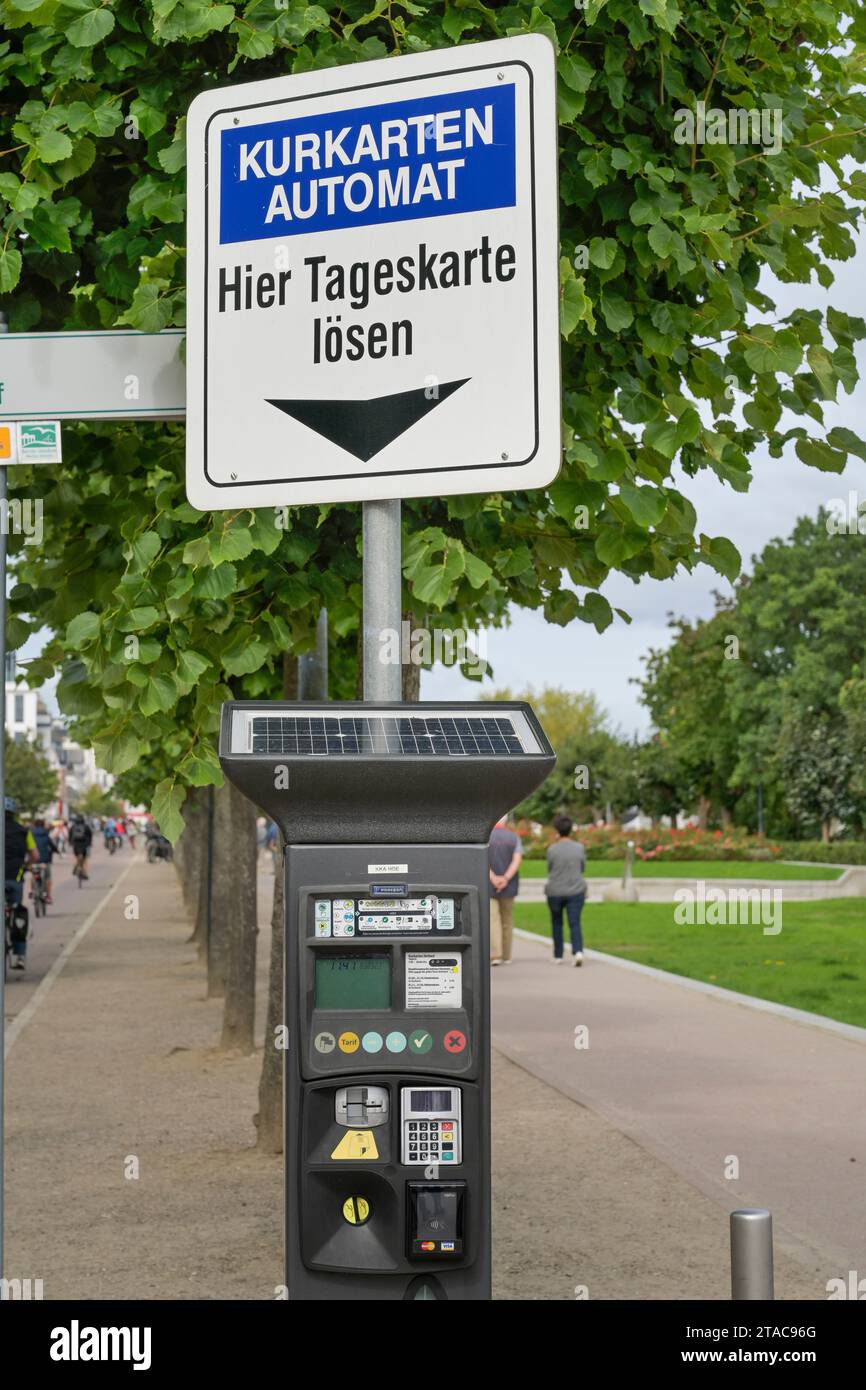 Kurkarten-Automat, Tageskarte, Dünenstraße, Ahlbeck, Usedom, Mecklenburg-Vorpommern, Deutschland Stock Photo