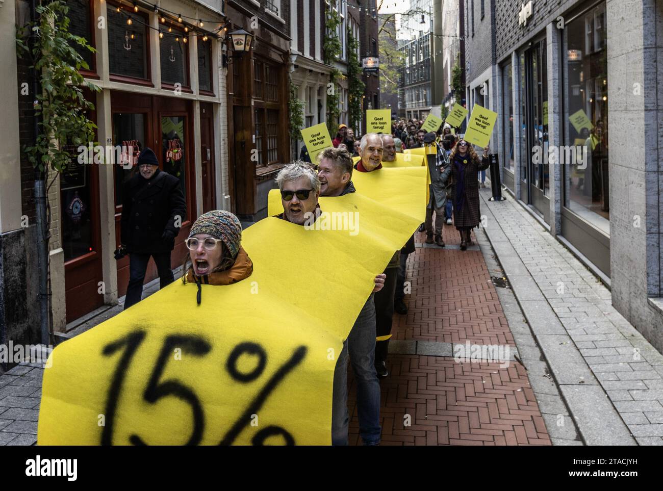 AMSTERDAM Editorial staff of NRC during a short work stoppage. The employees stop work for an