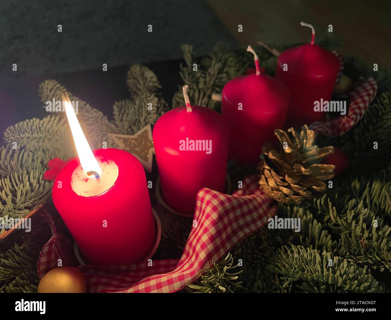 Kerze am ersten Advent. 30.11.2023 *** Candle on the first Advent 30 11  2023 Stock Photo - Alamy