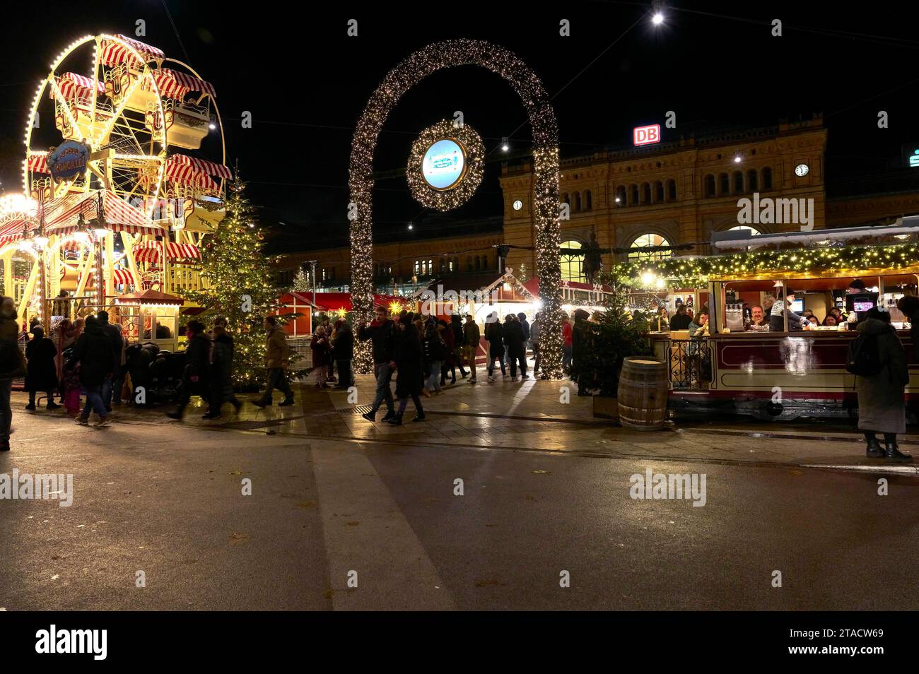 Weihnachtsmarkt und Roncalli Weihnachtsdorf am Hauptbahnhof. Hannover