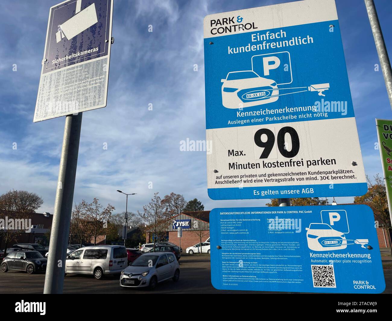 Park&Control System auf einem Supermarktparkplatz von Lidl 30.11.2023 *** Park Control System on
