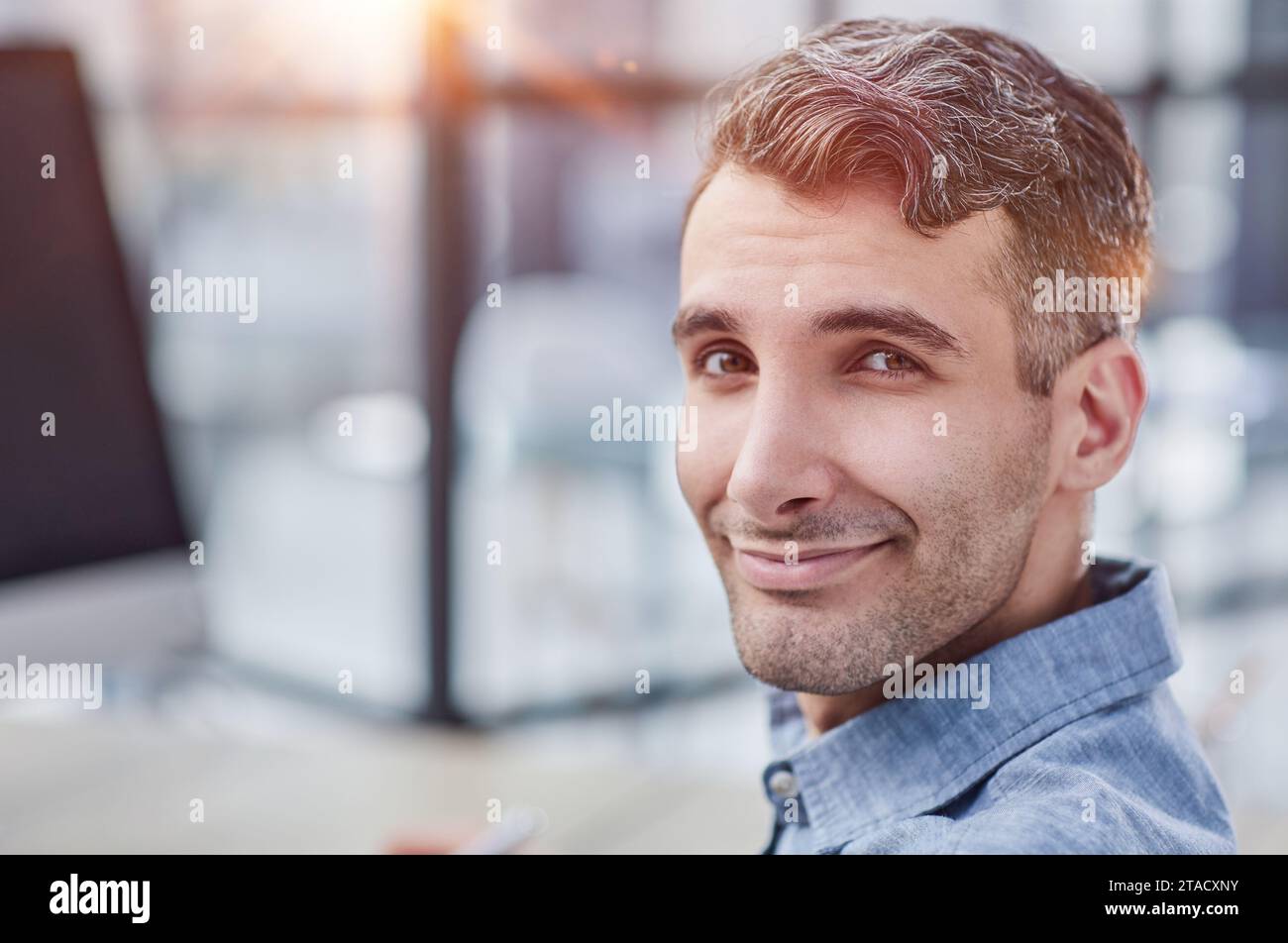 happy freelancer looking at camera during making project for remote job making notes. Stock Photo