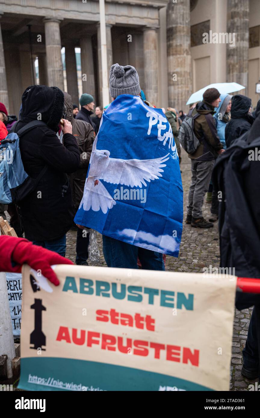 25.11.2023, Berlin, Deutschland, Europa - Einige Tausend Menschen ...