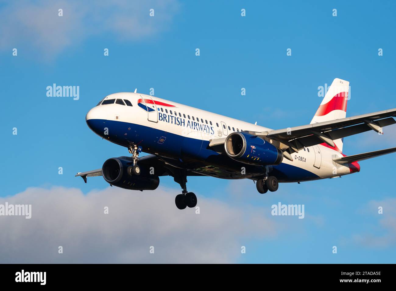 British Airways Airbus A319-131 airliner jet plane G-DBCA on finals to ...