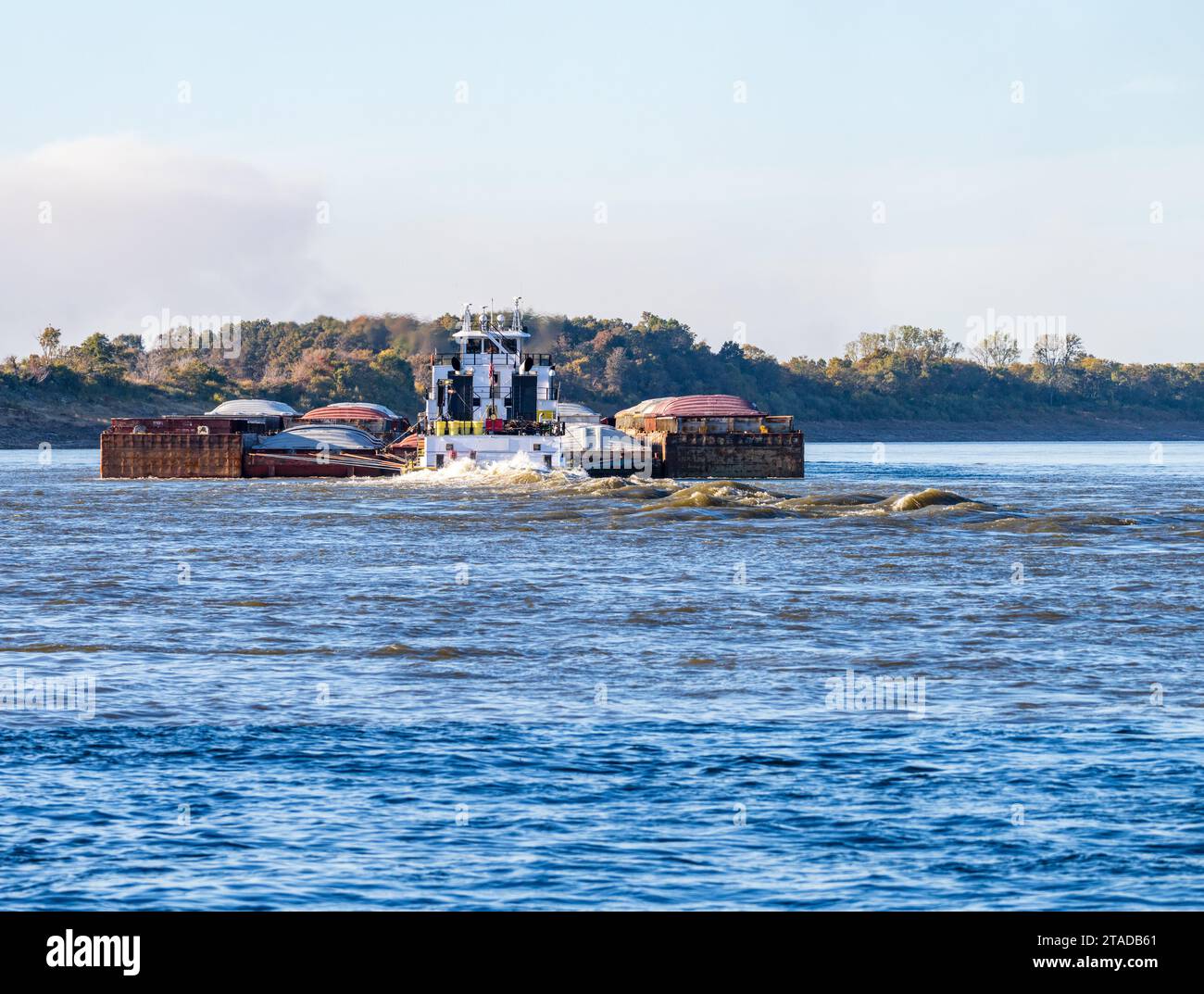 Mississippi river barges low water hi-res stock photography and images ...