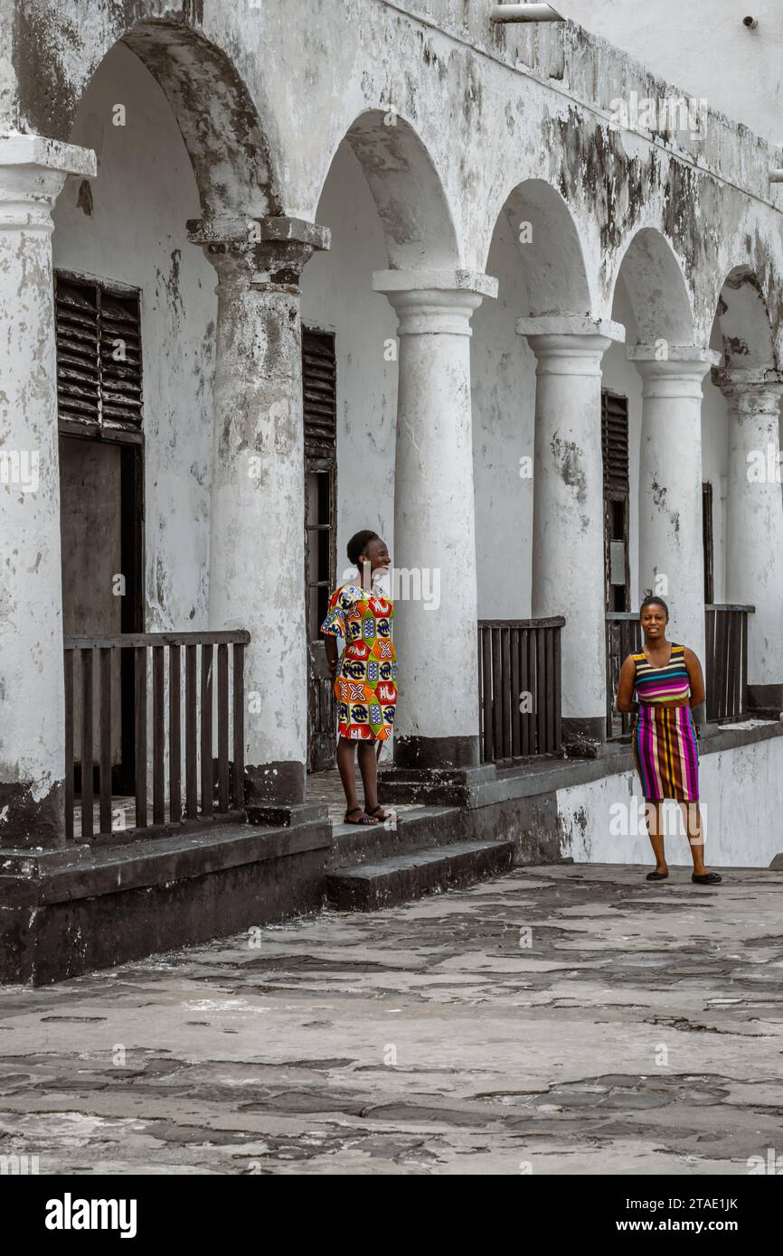 Ghana traditional dress hi-res stock photography and images - Alamy