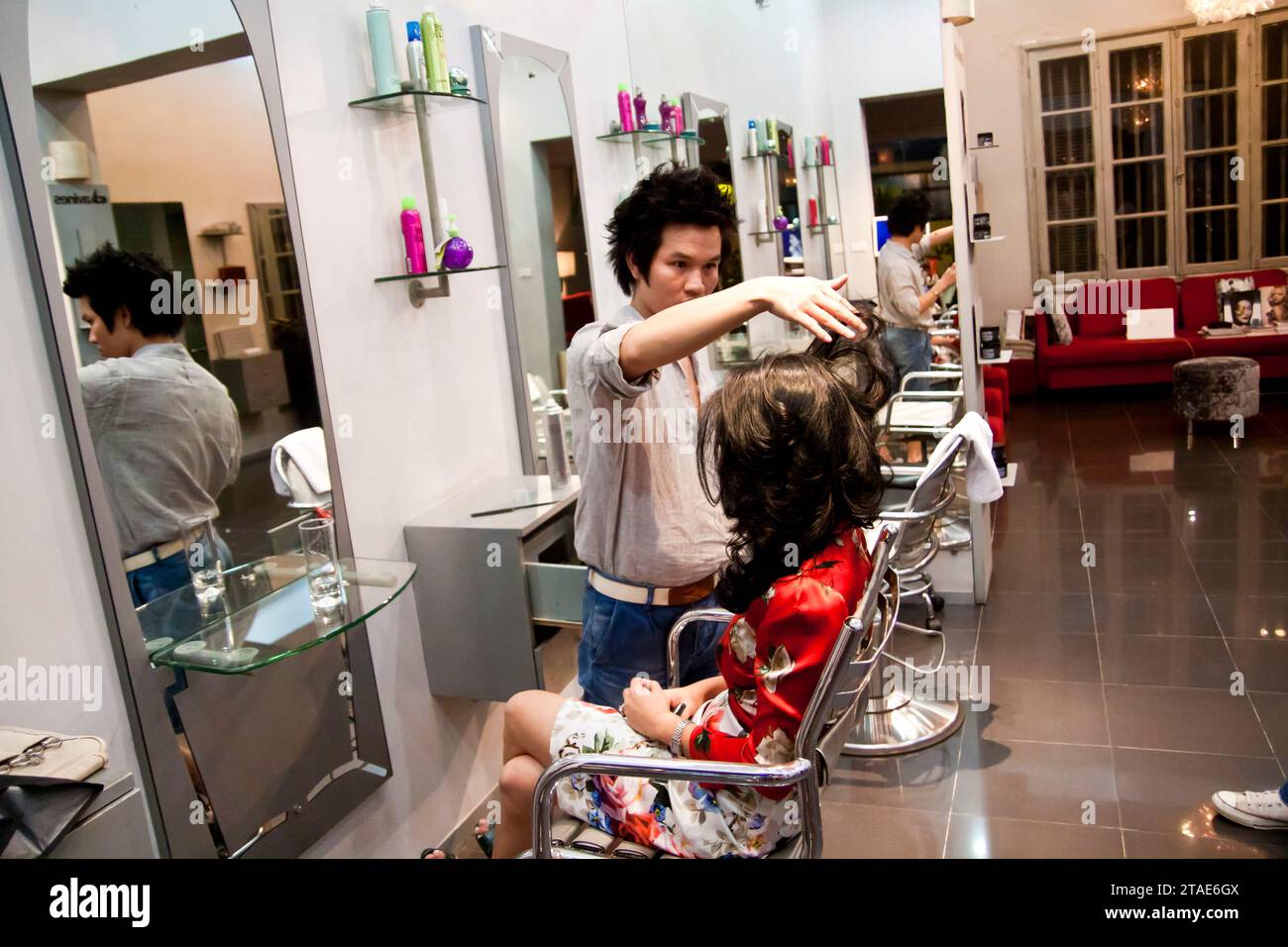 Image Trần Việt Hưng image beautiful image beautiful - Tran Hung, a Vietnamese hairdresser works in his salon in Hanoi ...