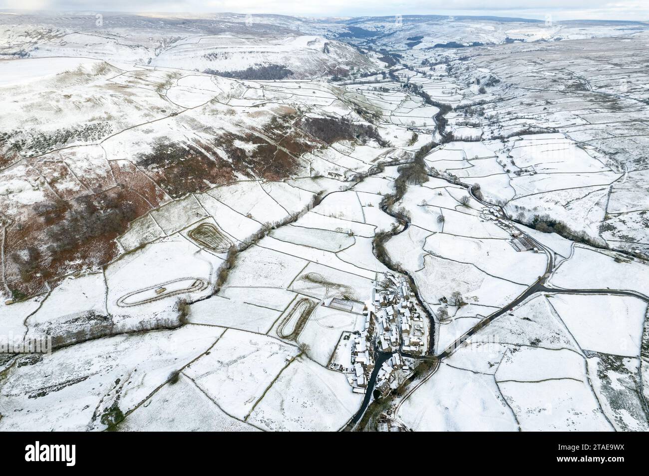 Swaledale, North Yorkshire, UK. 30th Nov, 2023. Weather. A coating of snow covers the farmland in the upper reaches of Swaledale near the isolated hamlets of Thwaite and Keld in the Yorkshire Dales National Park, giving the area a Christmas card look. Credit: Wayne HUTCHINSON/Alamy Live News Stock Photo