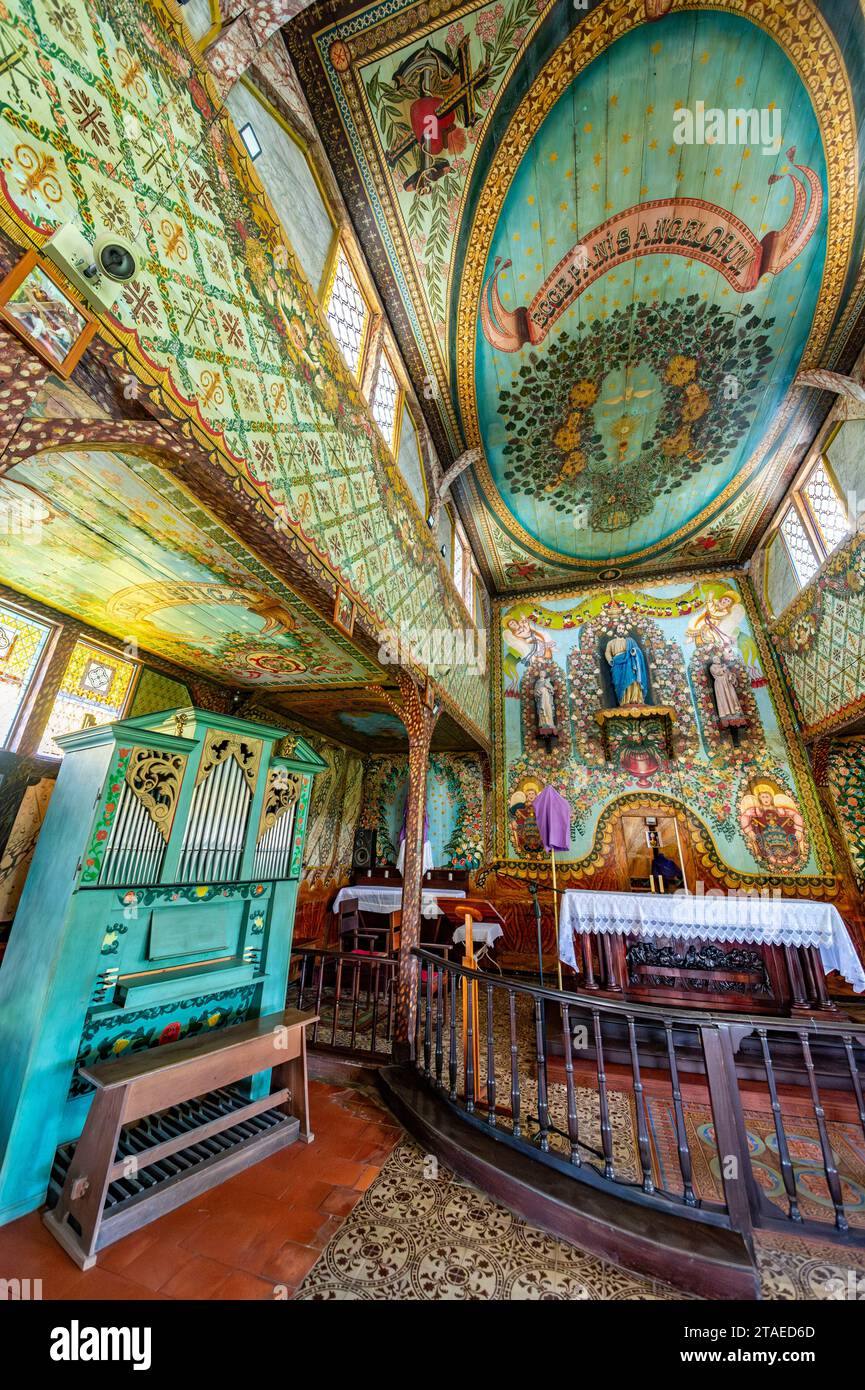 France, Guyane, église aux cloisons de bois polychrome Saint-Joseph d'Iracoubo Stock Photo